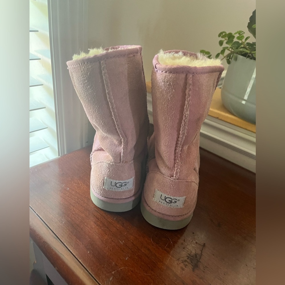 Pink uggs